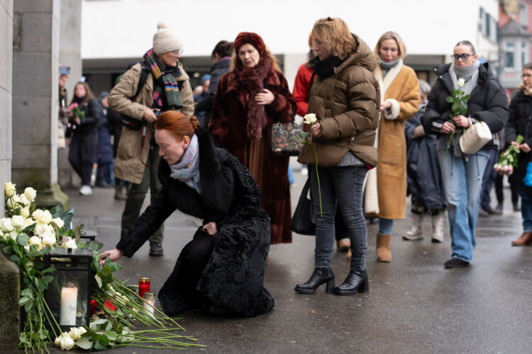 Pope meets families of young  Italian victims of the Swiss Alps bar fire